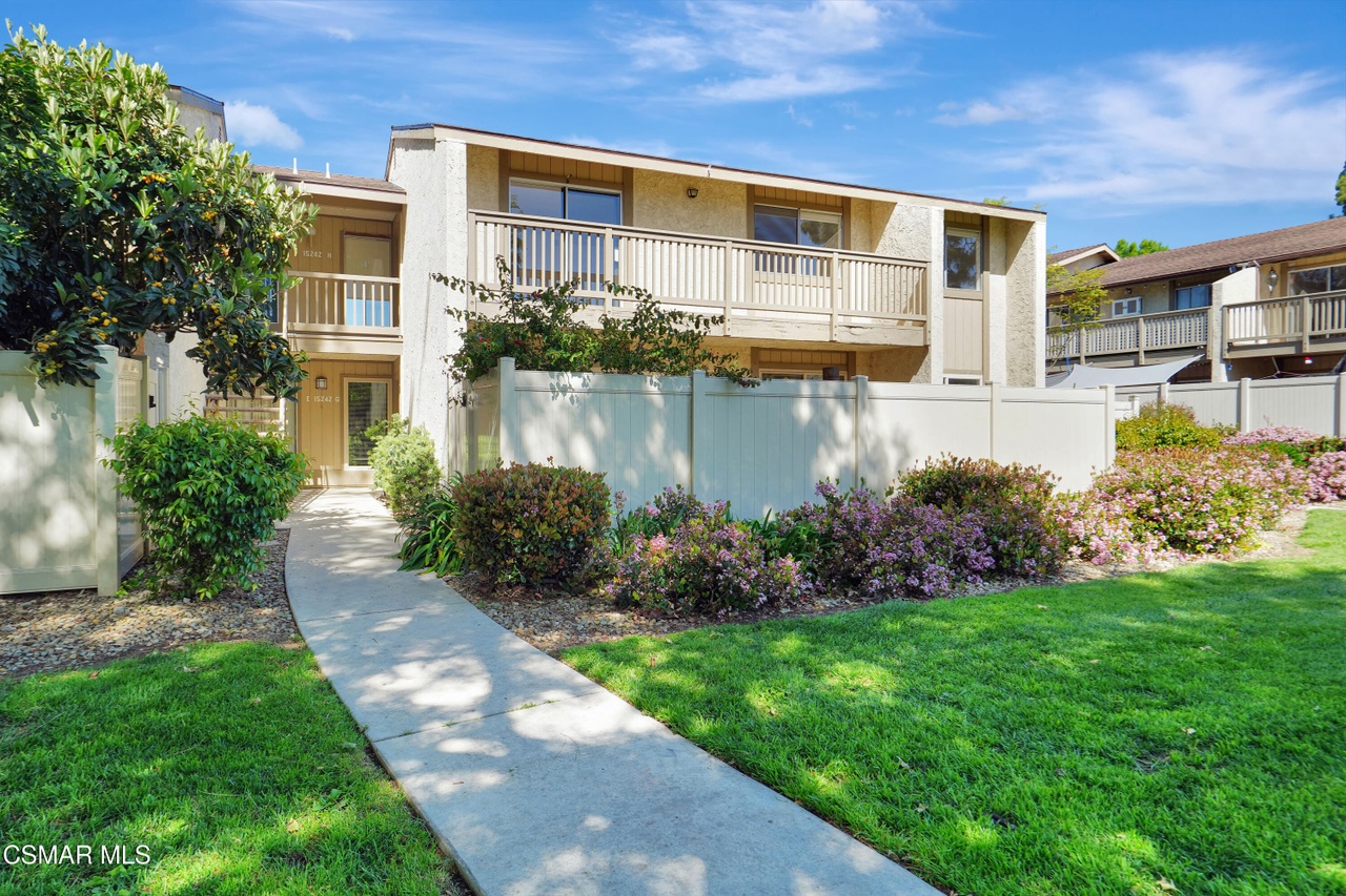 Homes and landscaped walkway at Varsity Park